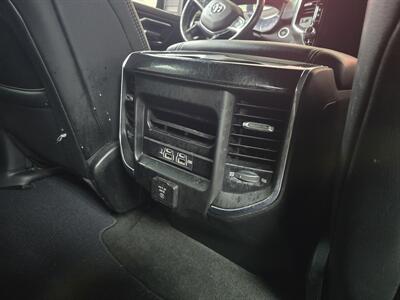 2020 RAM 1500 Laramie 4DR CREW CAB 4X4/V8   - Photo 16 - Hamilton, OH 45015