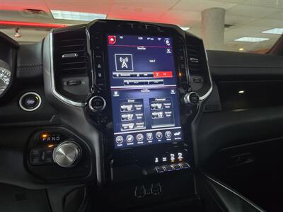 2020 RAM 1500 Laramie 4DR CREW CAB 4X4/V8   - Photo 22 - Hamilton, OH 45015