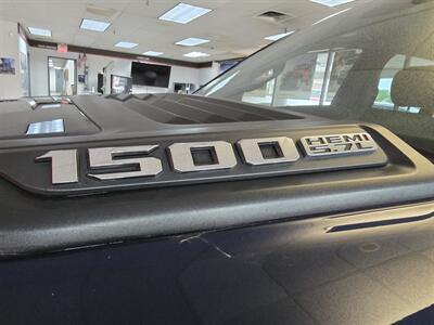 2020 RAM 1500 Laramie 4DR CREW CAB 4X4/V8   - Photo 30 - Hamilton, OH 45015