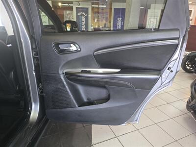 2013 Dodge Journey Crew   - Photo 16 - Hamilton, OH 45015