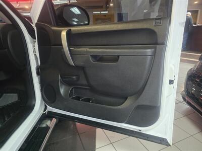 2010 Chevrolet Silverado 1500 LT 4DR CREW CAB 4X4   - Photo 12 - Hamilton, OH 45015