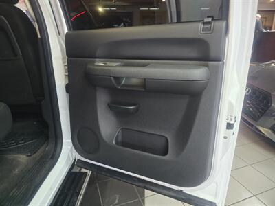 2010 Chevrolet Silverado 1500 LT 4DR CREW CAB 4X4   - Photo 15 - Hamilton, OH 45015