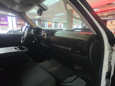 2010 Chevrolet Silverado 1500 LT 4DR CREW CAB 4X4   - Photo 13 - Hamilton, OH 45015