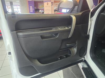 2010 Chevrolet Silverado 1500 LT 4DR CREW CAB 4X4   - Photo 6 - Hamilton, OH 45015