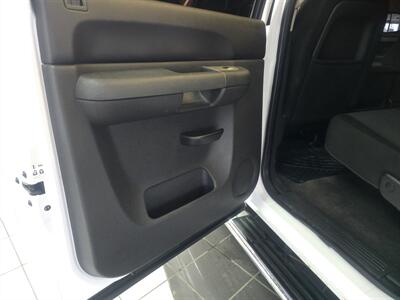 2010 Chevrolet Silverado 1500 LT 4DR CREW CAB 4X4   - Photo 10 - Hamilton, OH 45015