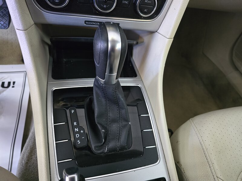 2012 Volkswagen Passat SE PZEV 4DR SEDAN - Photo 19 - Hamilton, OH 45015