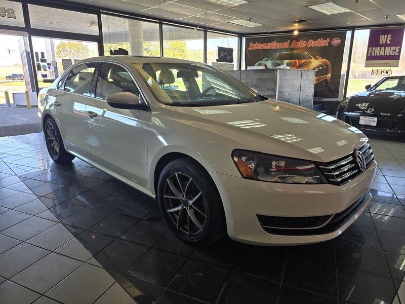 2012 Volkswagen Passat SE PZEV 4DR SEDAN - Photo 5 - Hamilton, OH 45015