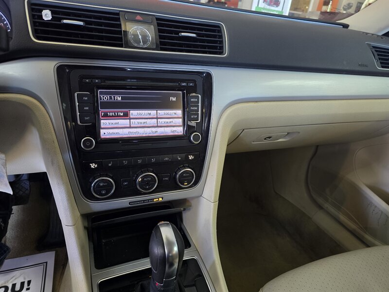 2012 Volkswagen Passat SE PZEV 4DR SEDAN - Photo 23 - Hamilton, OH 45015