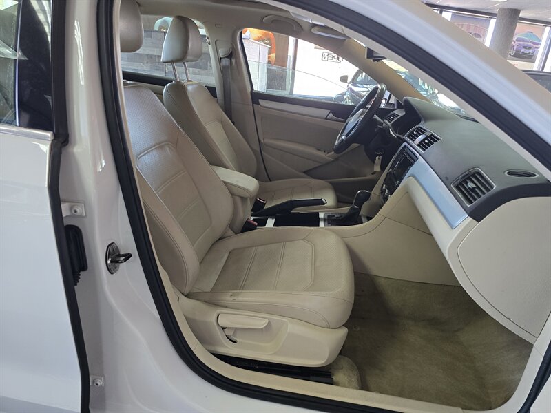 2012 Volkswagen Passat SE PZEV 4DR SEDAN - Photo 14 - Hamilton, OH 45015
