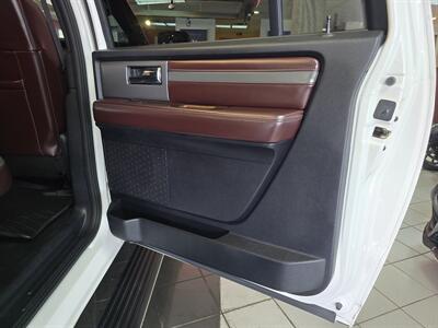 2016 Ford Expedition EL Platinum 4DR SUV 4X4   - Photo 18 - Hamilton, OH 45015