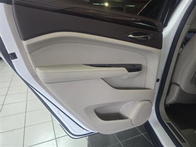 2013 Cadillac SRX Luxury Collection 4DR SUV AWD - Photo 10 - Hamilton, OH 45015