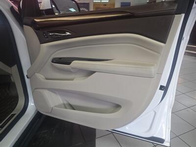 2013 Cadillac SRX Luxury Collection 4DR SUV AWD - Photo 12 - Hamilton, OH 45015