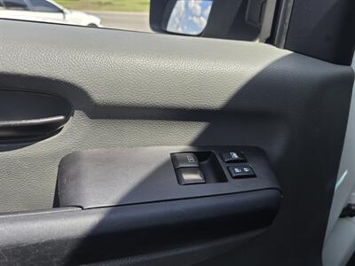 2016 Nissan NV 1500 S 3DR CARGO VAN   - Photo 13 - Hamilton, OH 45015