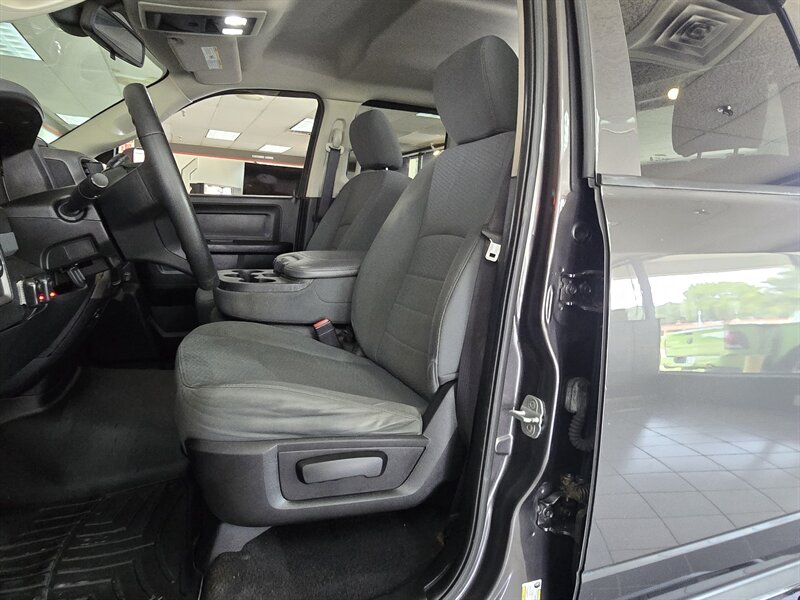 2014 RAM 1500 Express 4DR QUAD CAB 4X4 - Photo 9 - Hamilton, OH 45015