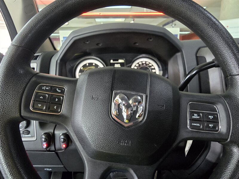 2014 RAM 1500 Express 4DR QUAD CAB 4X4 - Photo 23 - Hamilton, OH 45015