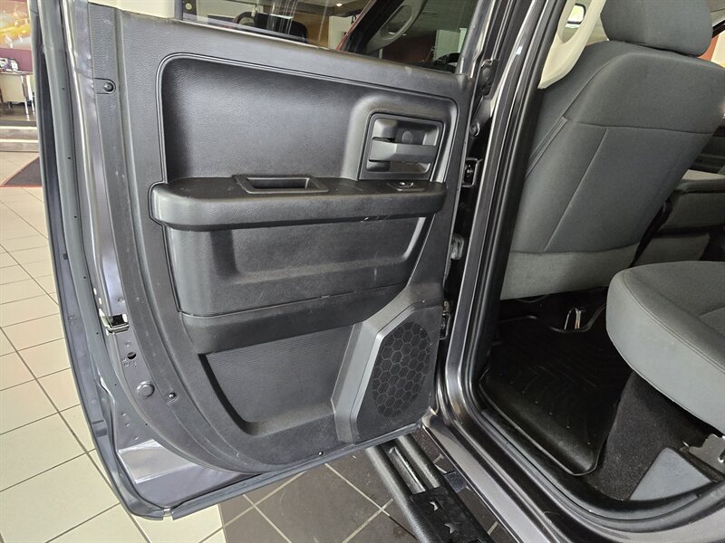 2014 RAM 1500 Express 4DR QUAD CAB 4X4 - Photo 10 - Hamilton, OH 45015