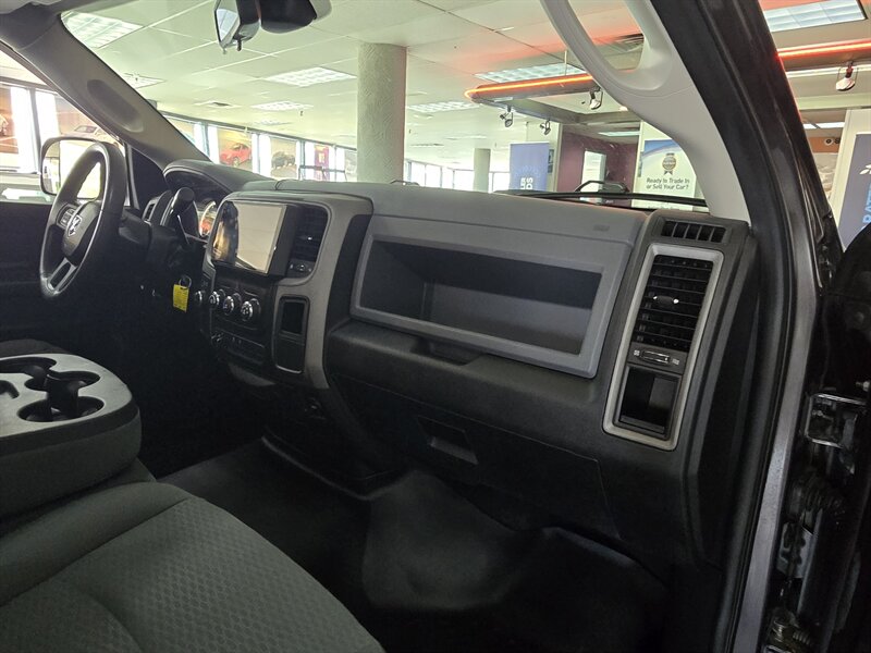 2014 RAM 1500 Express 4DR QUAD CAB 4X4 - Photo 13 - Hamilton, OH 45015