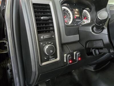 2014 RAM 1500 Express 4DR QUAD CAB 4X4 - Photo 18 - Hamilton, OH 45015