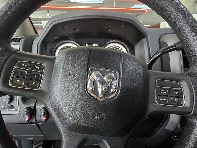 2014 RAM 1500 Express 4DR QUAD CAB 4X4 - Photo 20 - Hamilton, OH 45015