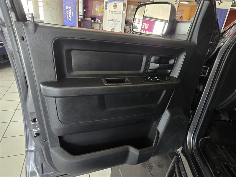 2014 RAM 1500 Express 4DR QUAD CAB 4X4 - Photo 7 - Hamilton, OH 45015