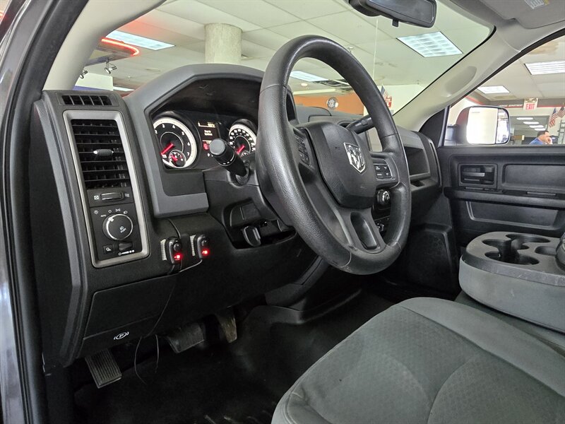2014 RAM 1500 Express 4DR QUAD CAB 4X4 - Photo 8 - Hamilton, OH 45015