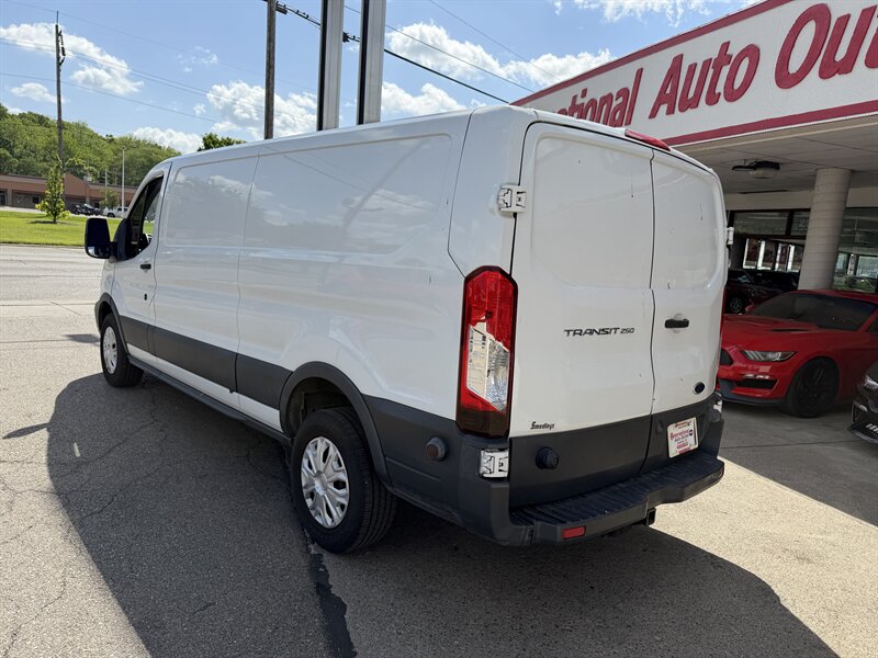 2017 Ford Transit 250 3DR CARGO VAN /V6/LOW ROOF - Photo 8 - Hamilton, OH 45015