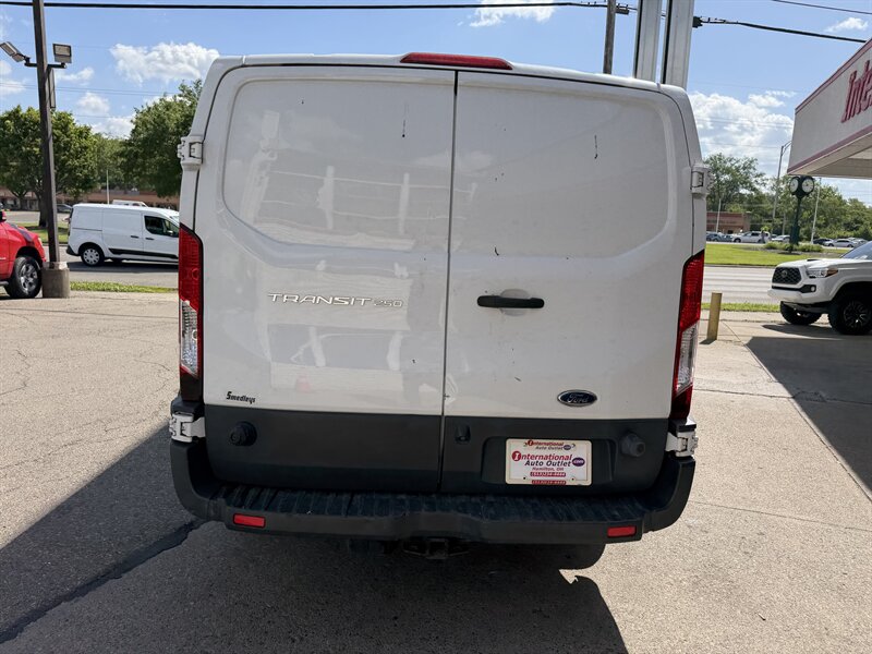 2017 Ford Transit 250 3DR CARGO VAN /V6/LOW ROOF - Photo 7 - Hamilton, OH 45015