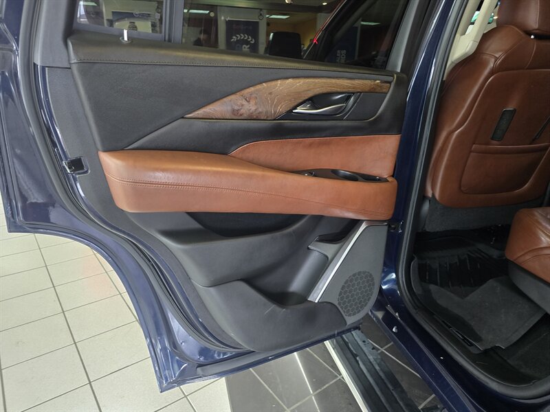 2018 Cadillac Escalade Premium Luxury - Photo 10 - Hamilton, OH 45015
