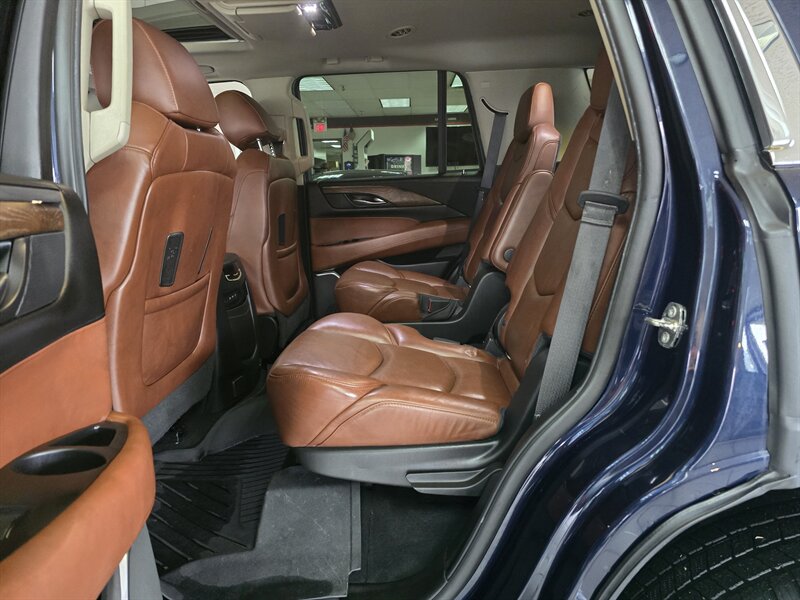 2018 Cadillac Escalade Premium Luxury - Photo 11 - Hamilton, OH 45015