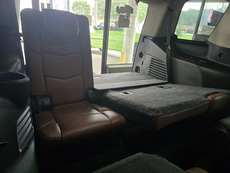 2018 Cadillac Escalade Premium Luxury - Photo 34 - Hamilton, OH 45015