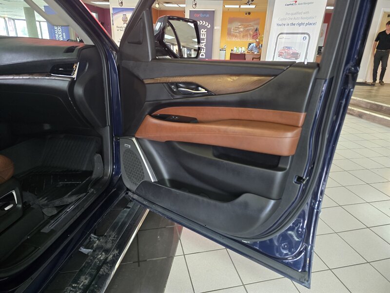 2018 Cadillac Escalade Premium Luxury - Photo 14 - Hamilton, OH 45015