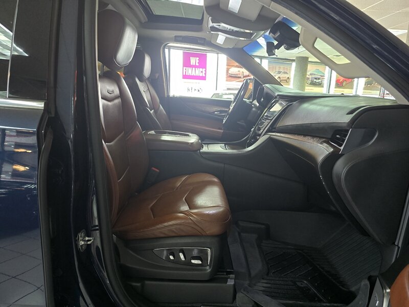2018 Cadillac Escalade Premium Luxury - Photo 16 - Hamilton, OH 45015