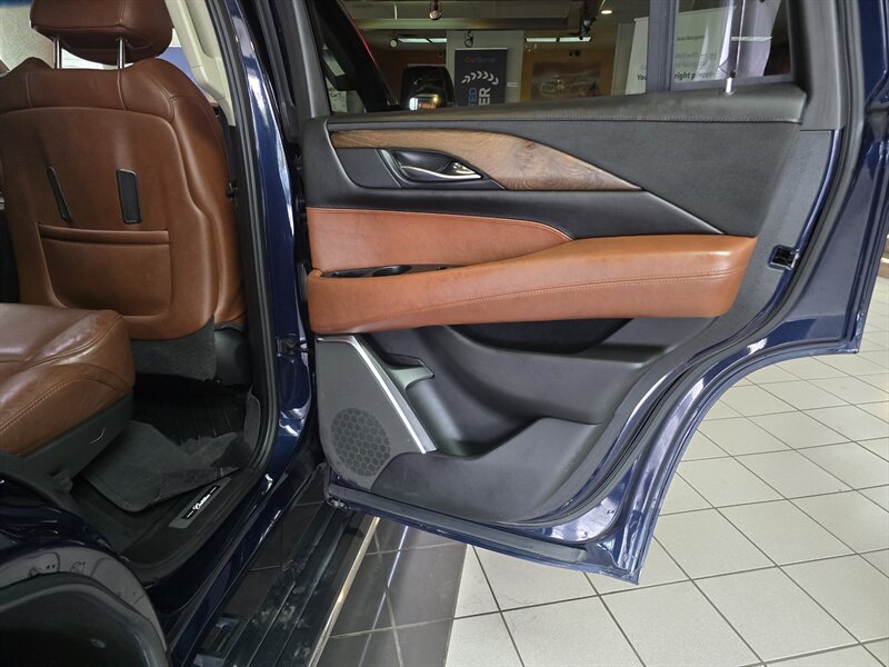 2018 Cadillac Escalade Premium Luxury - Photo 17 - Hamilton, OH 45015