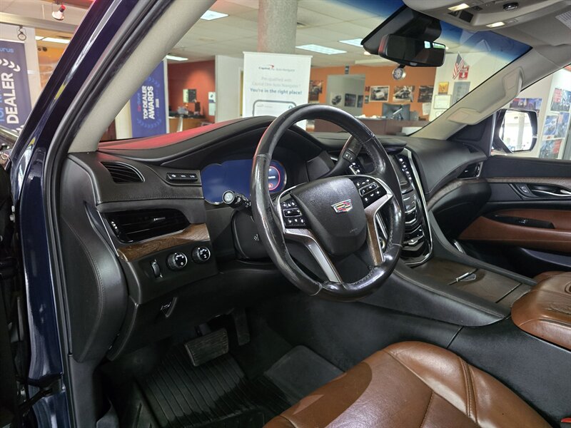 2018 Cadillac Escalade Premium Luxury - Photo 8 - Hamilton, OH 45015