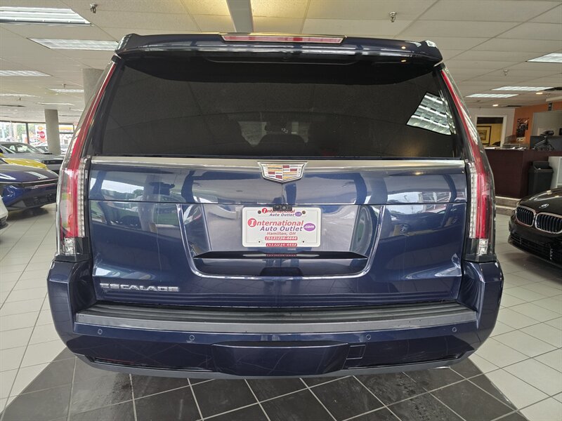 2018 Cadillac Escalade Premium Luxury - Photo 5 - Hamilton, OH 45015