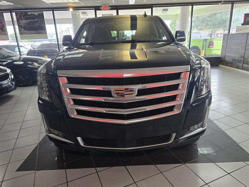 2018 Cadillac Escalade Premium Luxury - Photo 2 - Hamilton, OH 45015