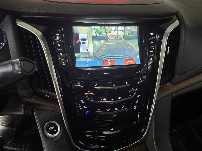 2018 Cadillac Escalade Premium Luxury - Photo 24 - Hamilton, OH 45015