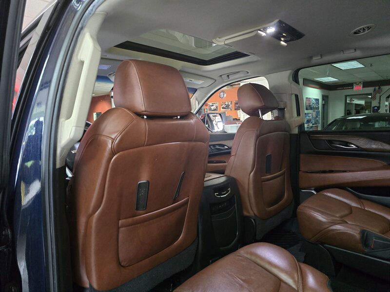 2018 Cadillac Escalade Premium Luxury - Photo 12 - Hamilton, OH 45015