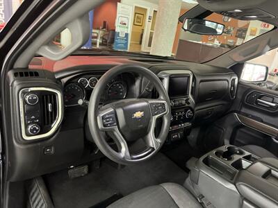 2020 Chevrolet Silverado 1500 LT   - Photo 11 - Hamilton, OH 45015