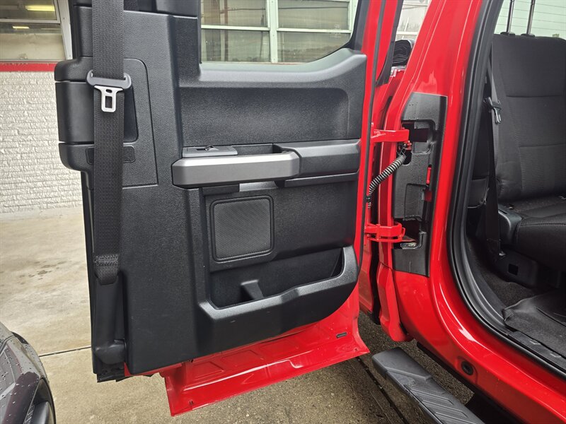 2015 Ford F-150 XLT EXTENDED CAB 4X4 - Photo 15 - Hamilton, OH 45015