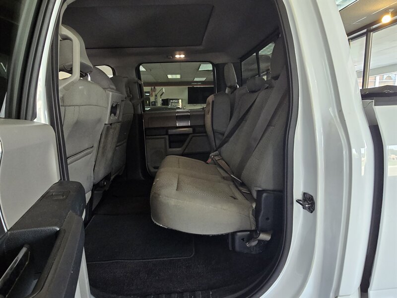 2016 Ford F-150 XLT SUPER CREW 4X4 - Photo 11 - Hamilton, OH 45015