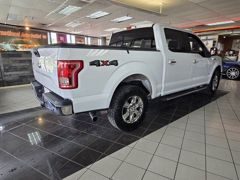 2016 Ford F-150 XLT SUPER CREW 4X4 - Photo 4 - Hamilton, OH 45015