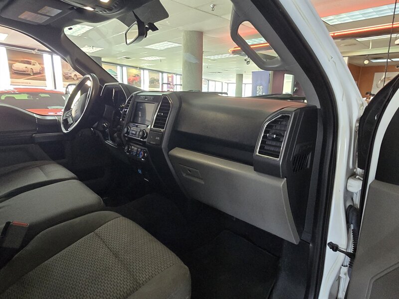 2016 Ford F-150 XLT SUPER CREW 4X4 - Photo 13 - Hamilton, OH 45015
