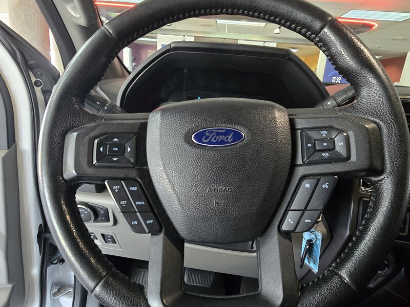 2016 Ford F-150 XLT SUPER CREW 4X4 - Photo 28 - Hamilton, OH 45015