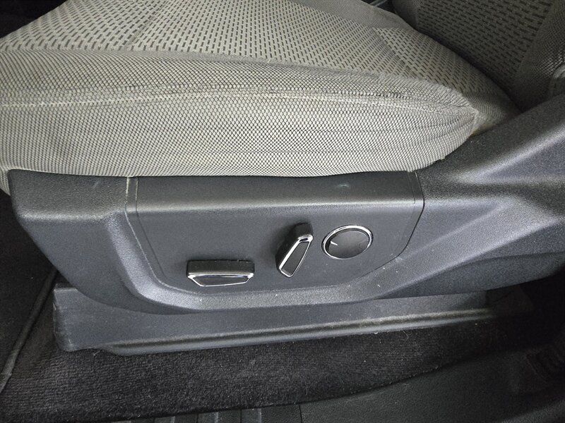 2016 Ford F-150 XLT SUPER CREW 4X4 - Photo 19 - Hamilton, OH 45015