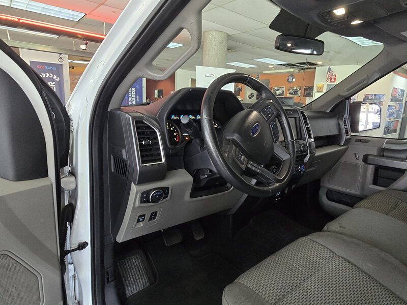 2016 Ford F-150 XLT SUPER CREW 4X4 - Photo 8 - Hamilton, OH 45015