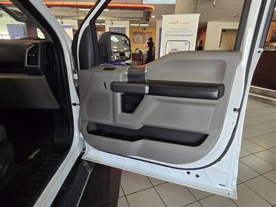 2016 Ford F-150 XLT SUPER CREW 4X4 - Photo 12 - Hamilton, OH 45015