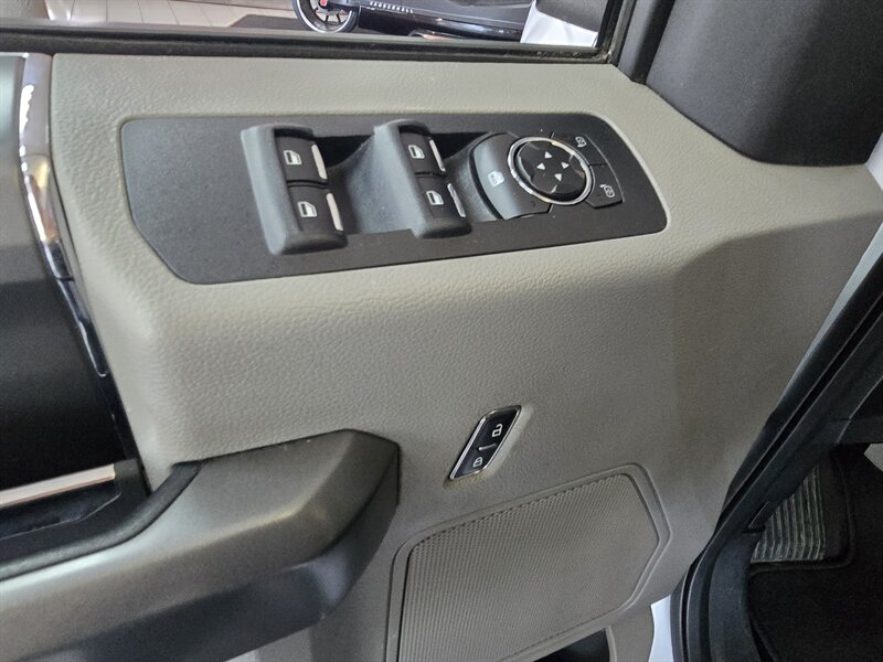 2016 Ford F-150 XLT SUPER CREW 4X4 - Photo 18 - Hamilton, OH 45015