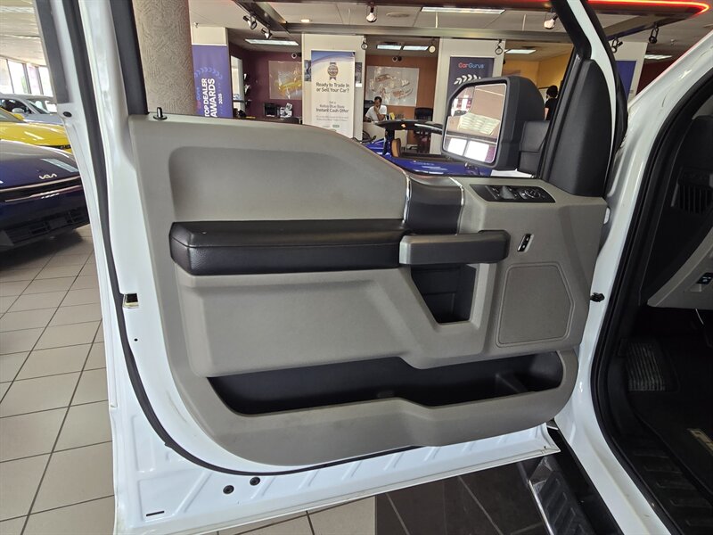 2016 Ford F-150 XLT SUPER CREW 4X4 - Photo 7 - Hamilton, OH 45015