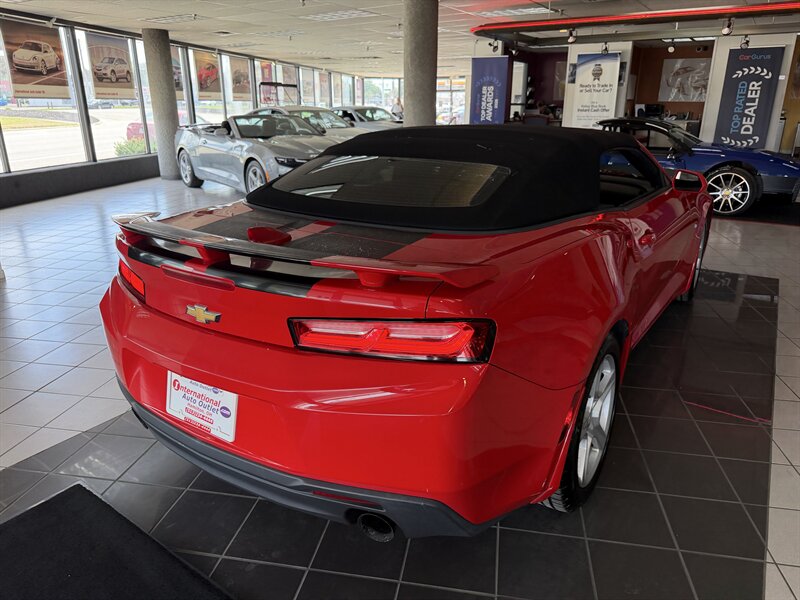 2016 Chevrolet Camaro LT 2DR CONVERTIBLE - Photo 33 - Hamilton, OH 45015